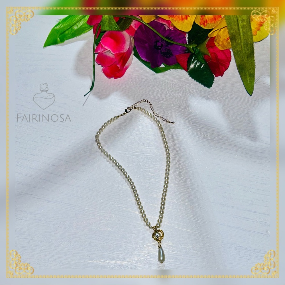 Elegant Gold and White Pearl Necklace * ideal for gift-giving